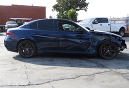 2017 Alfa Romeo Giulia - Image 8