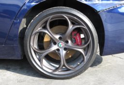 2017 Alfa Romeo Giulia - Image 45