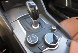 2017 Alfa Romeo Giulia - Image 38