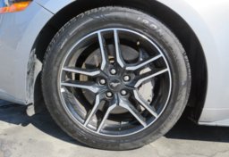 2020 Ford Mustang - Image 16