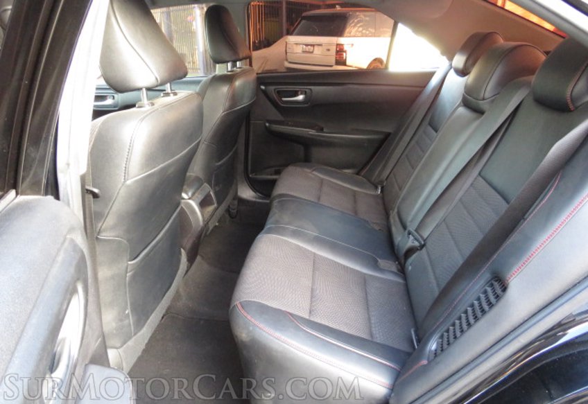 2016 Toyota Camry Hybrid - Image 31