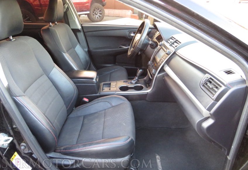 2016 Toyota Camry Hybrid - Image 26