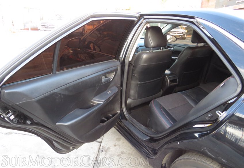 2016 Toyota Camry Hybrid - Image 27