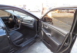 2016 Toyota Camry Hybrid - Image 22