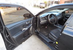 2016 Toyota Camry Hybrid - Image 21