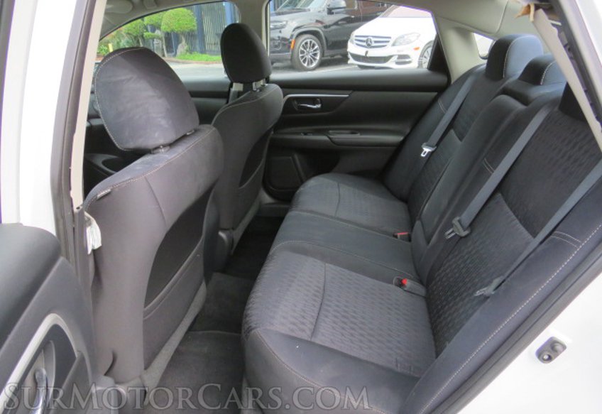 2017 Nissan Altima - Image 29