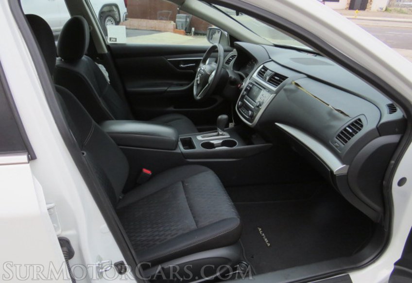 2017 Nissan Altima - Image 24