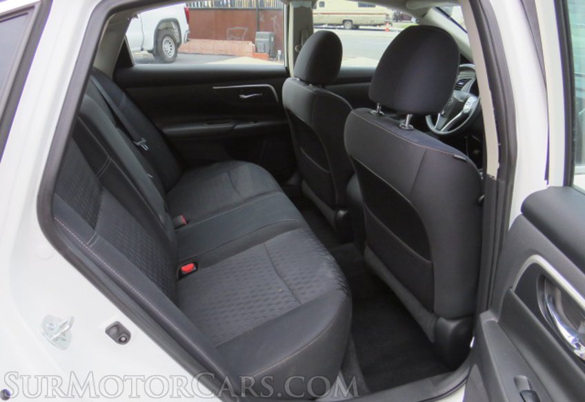 2017 Nissan Altima - Image 30