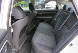 2017 Nissan Altima - Image 29