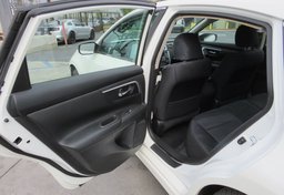 2017 Nissan Altima - Image 25