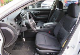 2017 Nissan Altima - Image 21