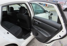 2017 Nissan Altima - Image 26