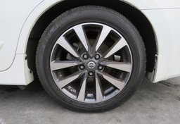 2017 Nissan Altima - Image 11