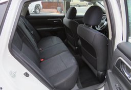 2017 Nissan Altima - Image 30