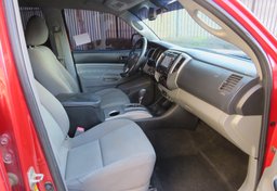 2013 Toyota Tacoma - Image 27