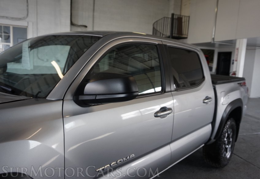 2020 Toyota Tacoma - Image 16