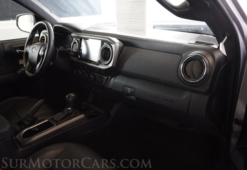 2020 Toyota Tacoma - Image 29