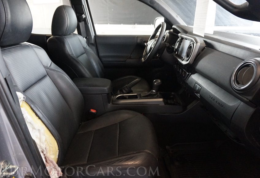 2020 Toyota Tacoma - Image 28