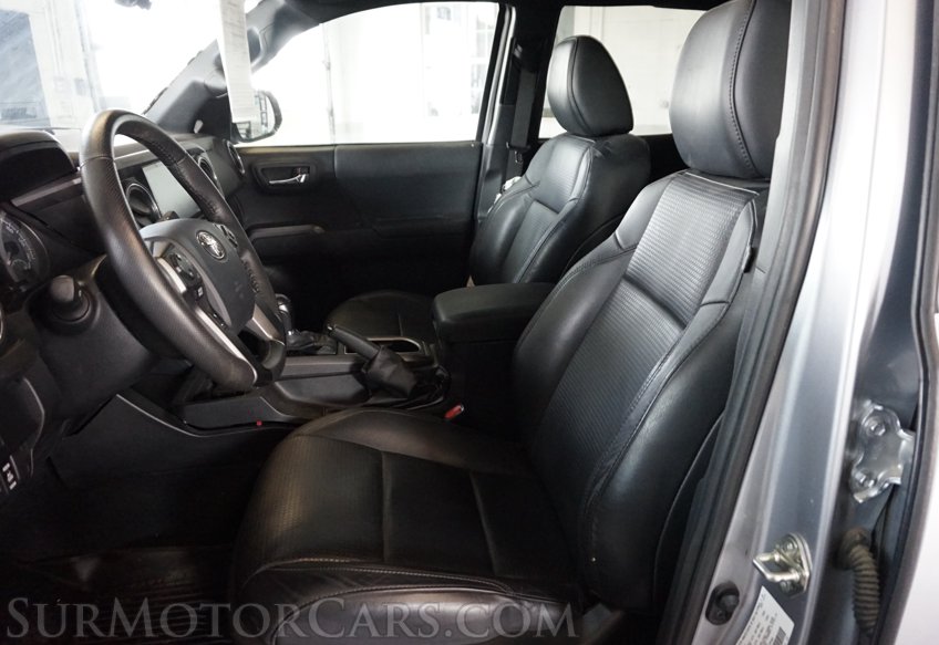 2020 Toyota Tacoma - Image 32