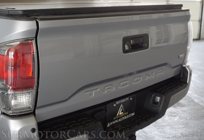 2020 Toyota Tacoma - Image 17