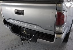 2020 Toyota Tacoma - Image 19