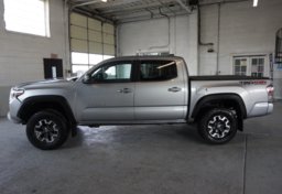 2020 Toyota Tacoma - Image 11