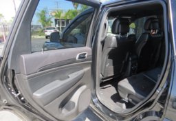 2019 Jeep Grand Cherokee - Image 21