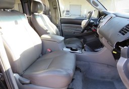 2005 Toyota Tacoma - Image 8