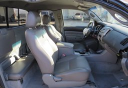 2005 Toyota Tacoma - Image 10