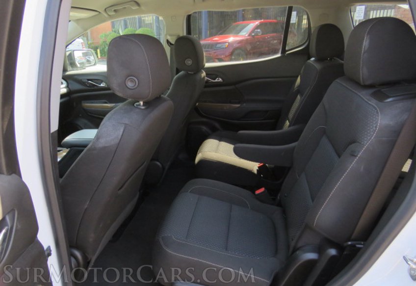 2021 GMC Acadia - Image 31