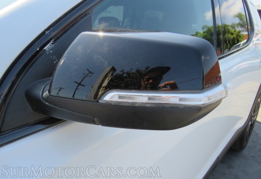 2021 GMC Acadia - Image 18