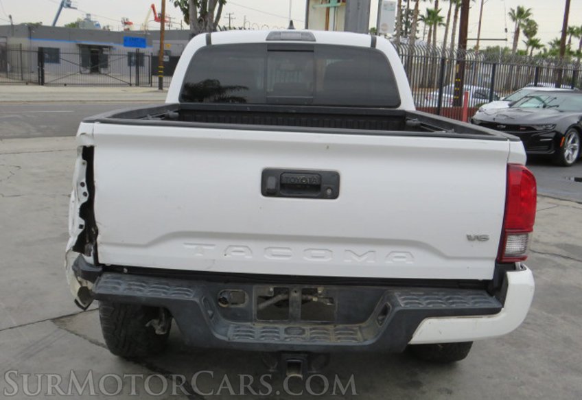 2018 Toyota Tacoma - Image 12