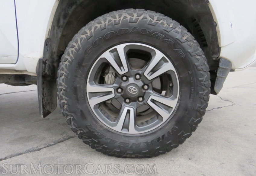 2018 Toyota Tacoma - Image 19