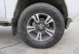 2018 Toyota Tacoma - Image 19