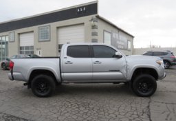 2020 Toyota Tacoma 4WD - Image 9