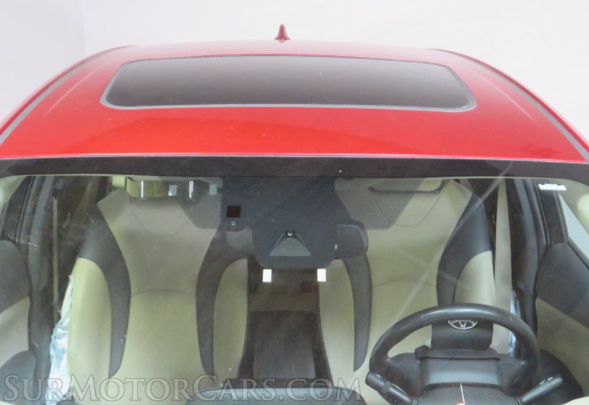 2018 Toyota Prius - Image 13