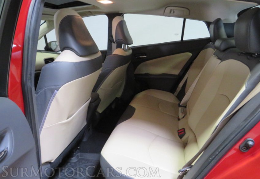 2018 Toyota Prius - Image 32