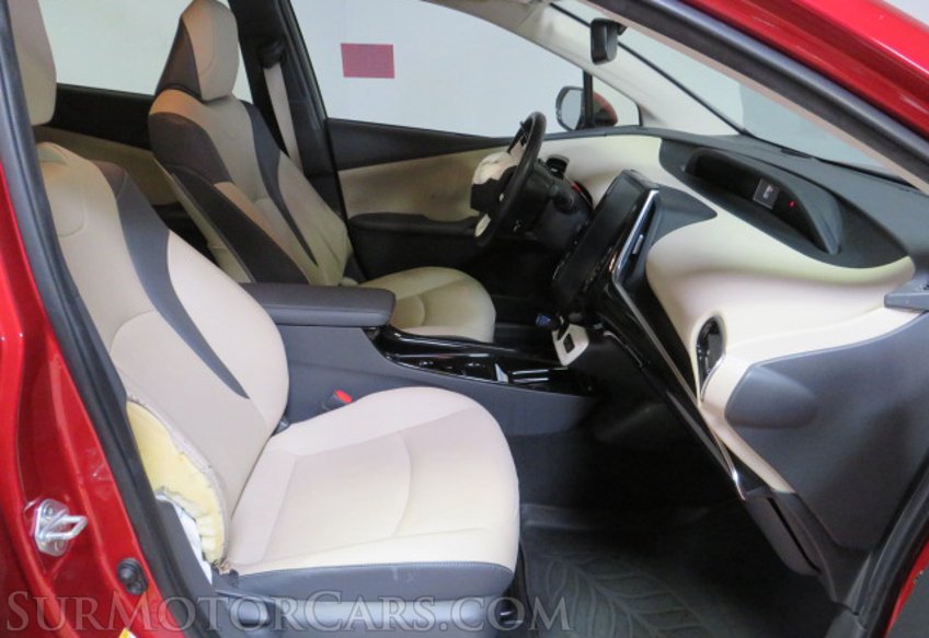 2018 Toyota Prius - Image 29