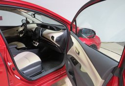 2018 Toyota Prius - Image 25