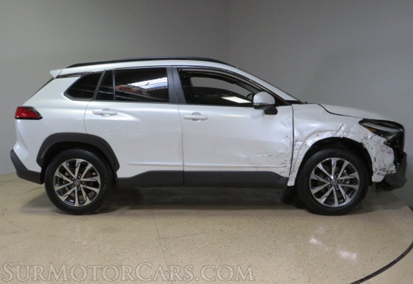 2023 Toyota Corolla Cross - Image 12