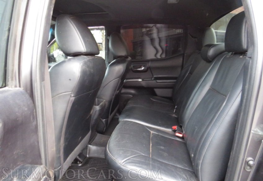 2020 Toyota Tacoma 4WD - Image 31