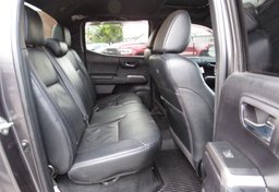 2020 Toyota Tacoma 4WD - Image 32