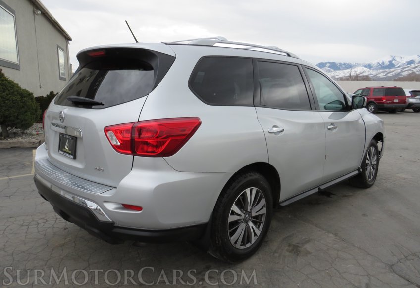 2017 Nissan Pathfinder - Image 5