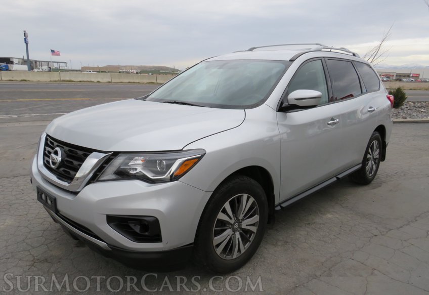 2017 Nissan Pathfinder - Image 3