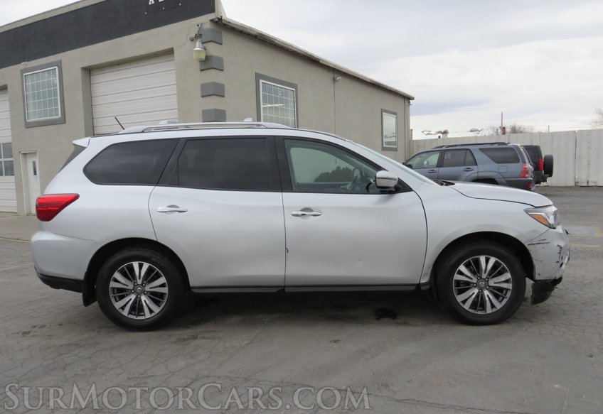 2017 Nissan Pathfinder - Image 10