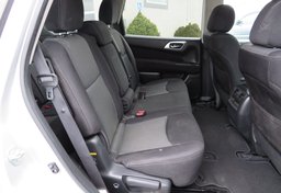 2017 Nissan Pathfinder - Image 30