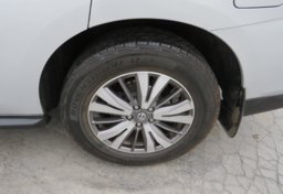 2017 Nissan Pathfinder - Image 47