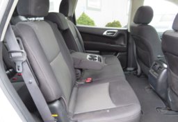 2017 Nissan Pathfinder - Image 29