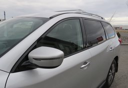 2017 Nissan Pathfinder - Image 15