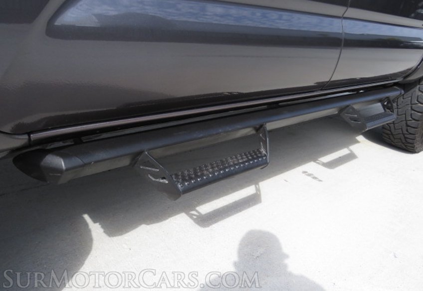 2020 Toyota Tacoma 4WD - Image 17